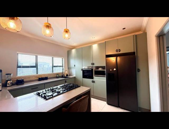 4 BEDROOM HOUSE FOR SALE IN EVERGLADES ESTATE